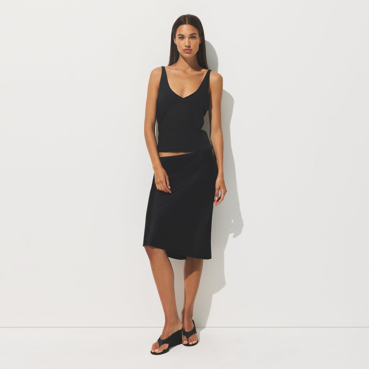 SHEER RIB V NECK TANK | SOOT
